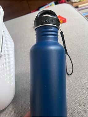 BottleKeeper Standard 2.0 in a sleek, matte powder-coated blue finish